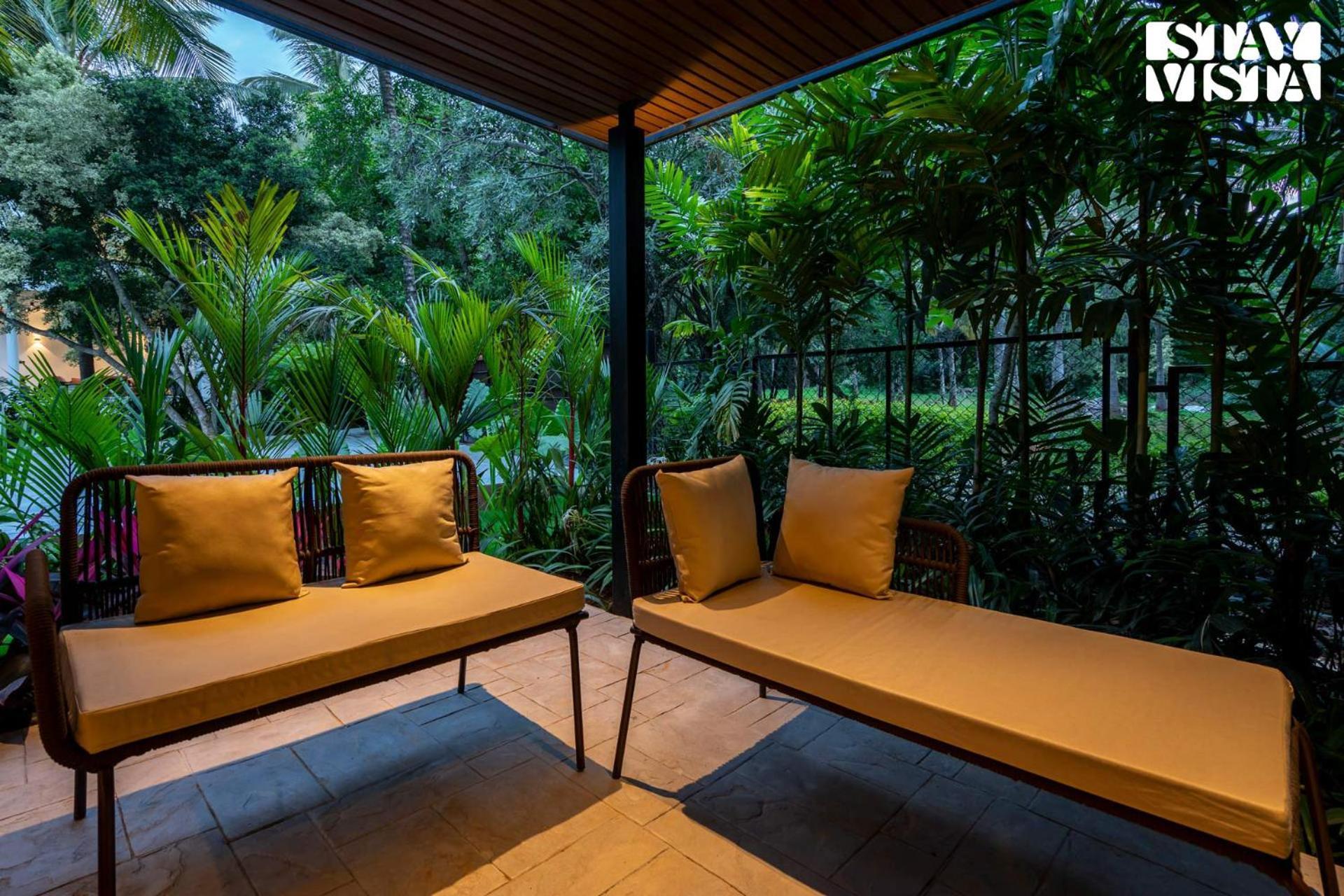 Stayvista At M Villa With Breakfast Included Bangalore Extérieur photo