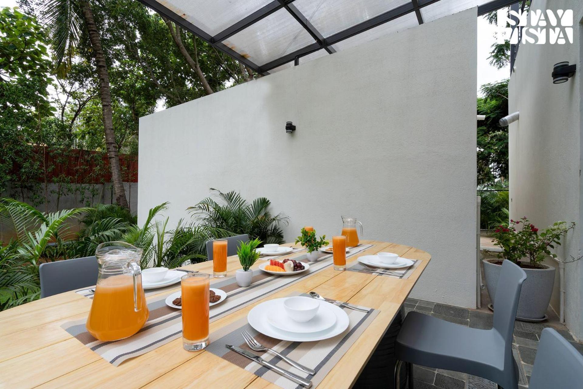 Stayvista At M Villa With Breakfast Included Bangalore Extérieur photo